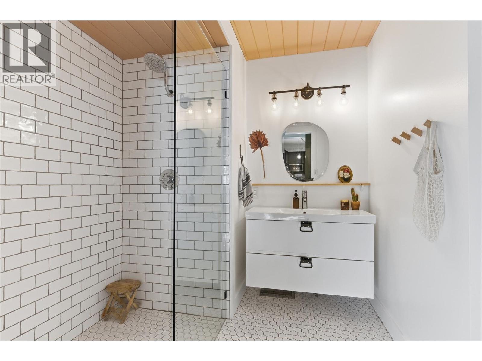 1756 CLIFFORD Avenue - 23