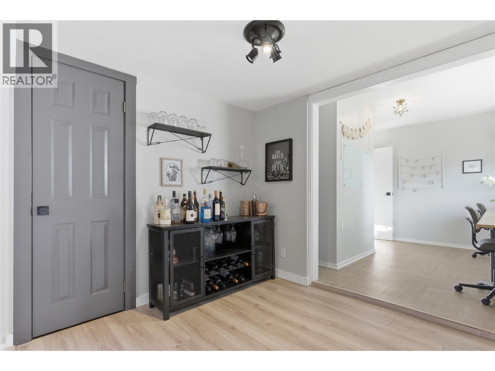 1756 CLIFFORD Avenue - 27