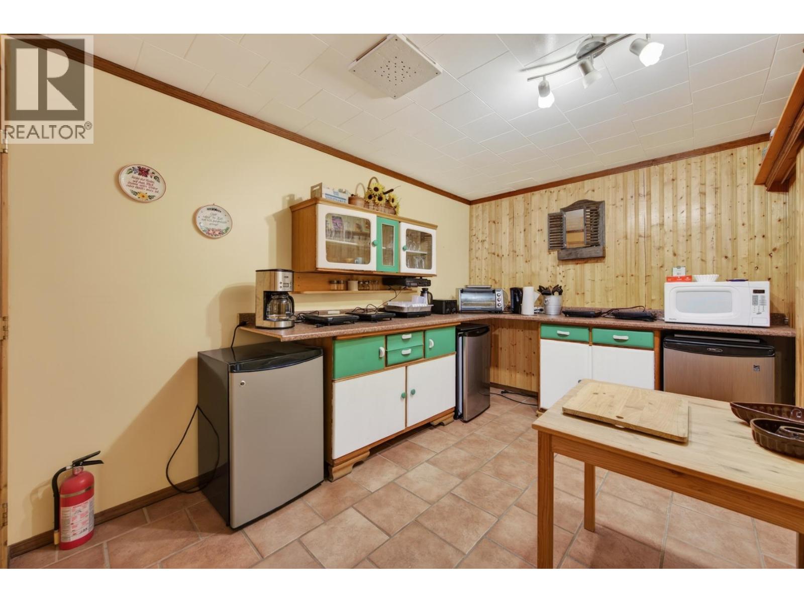 7471 CARIBOO CHALET ROAD - 39