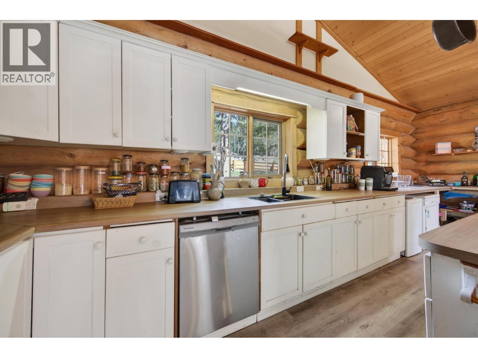 7471 CARIBOO CHALET ROAD - 8