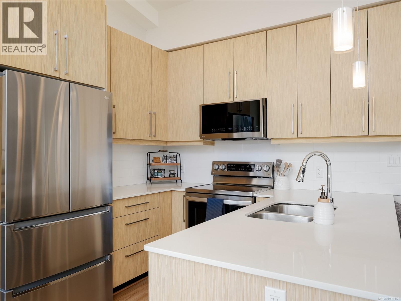 #401 7161 West Saanich Rd - 5