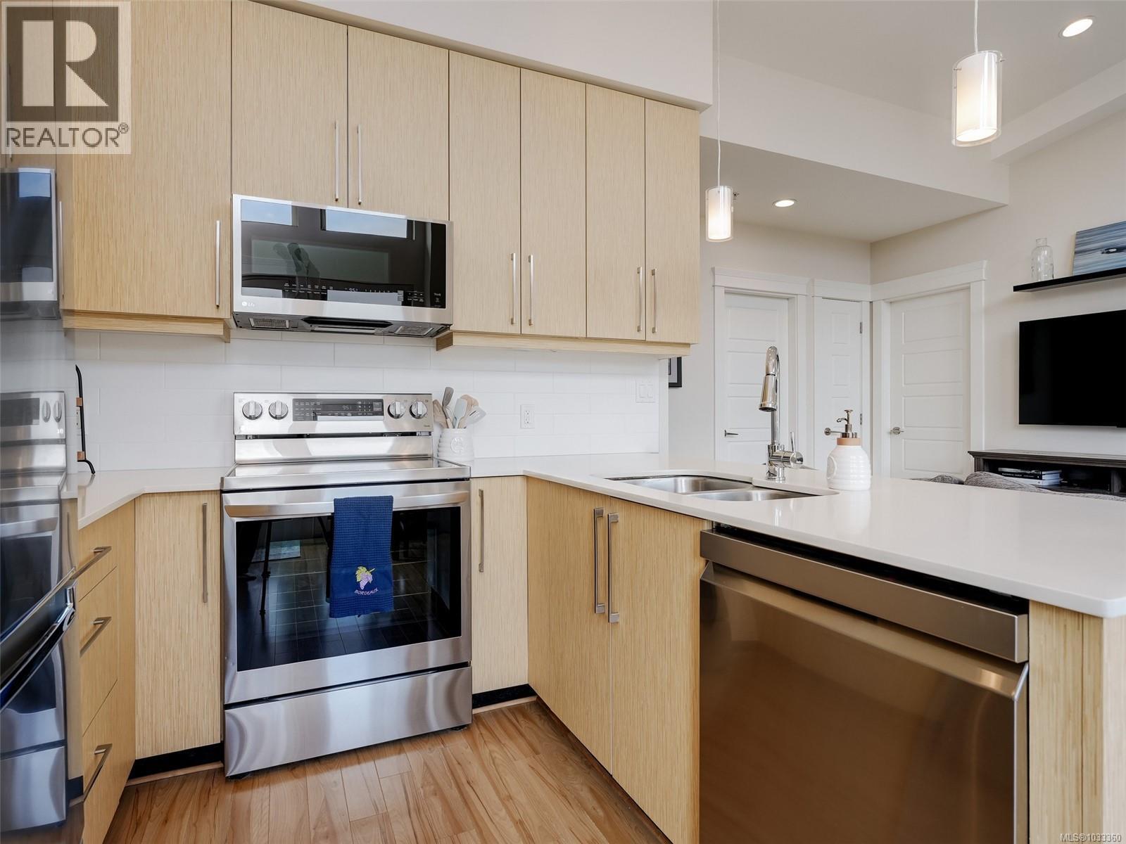 #401 7161 West Saanich Rd - 6