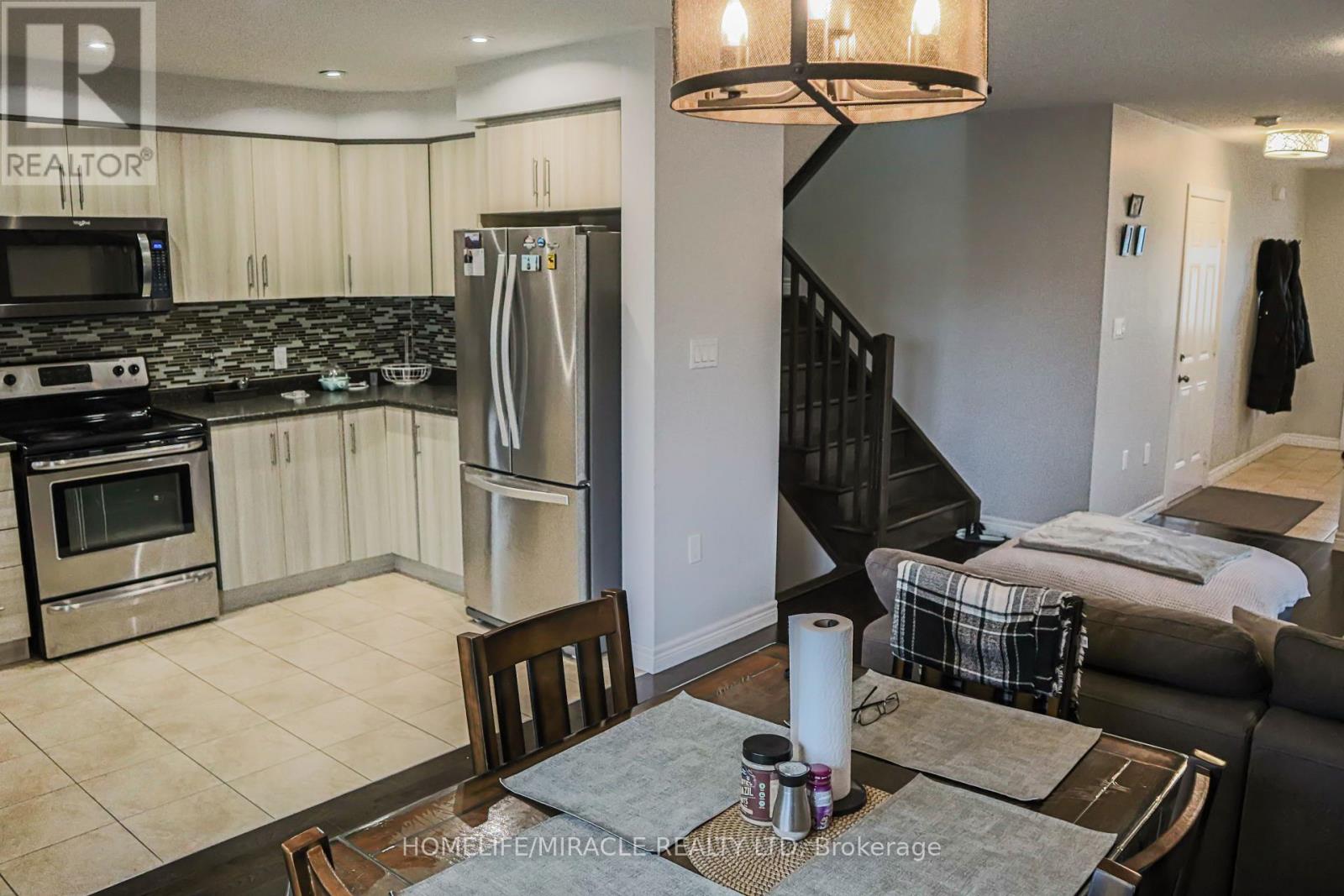 222 PELECH CRESCENT — photo 10