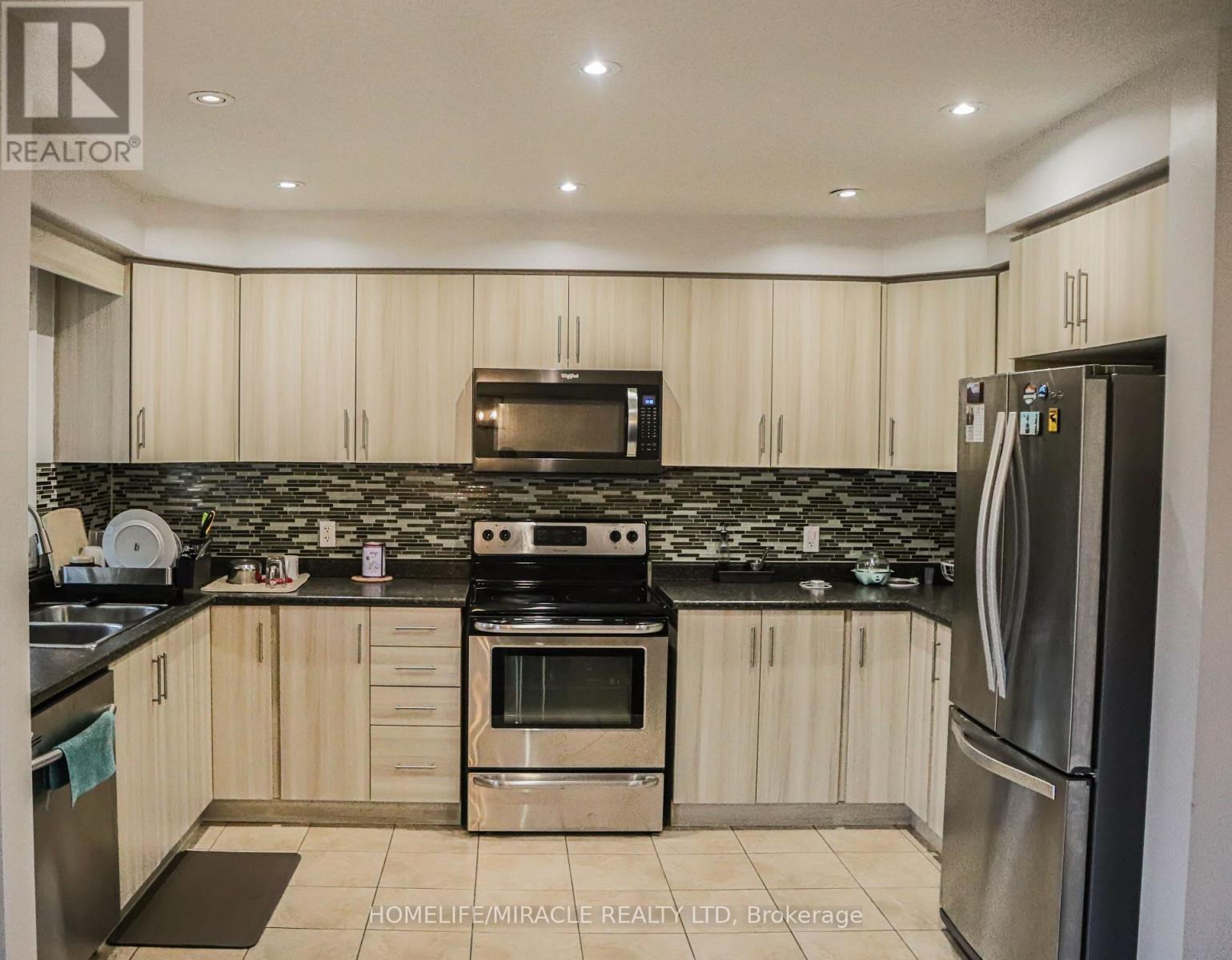 222 PELECH CRESCENT — photo 11