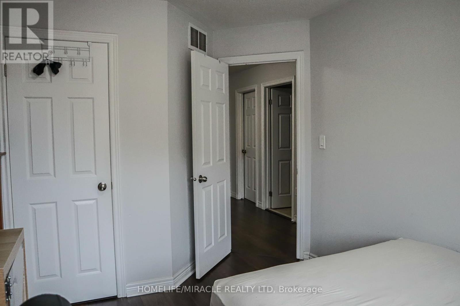 222 PELECH CRESCENT — photo 27