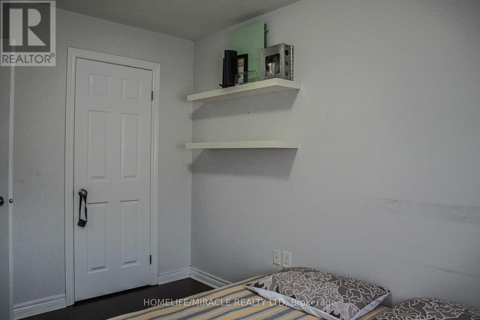 222 PELECH CRESCENT — photo 29