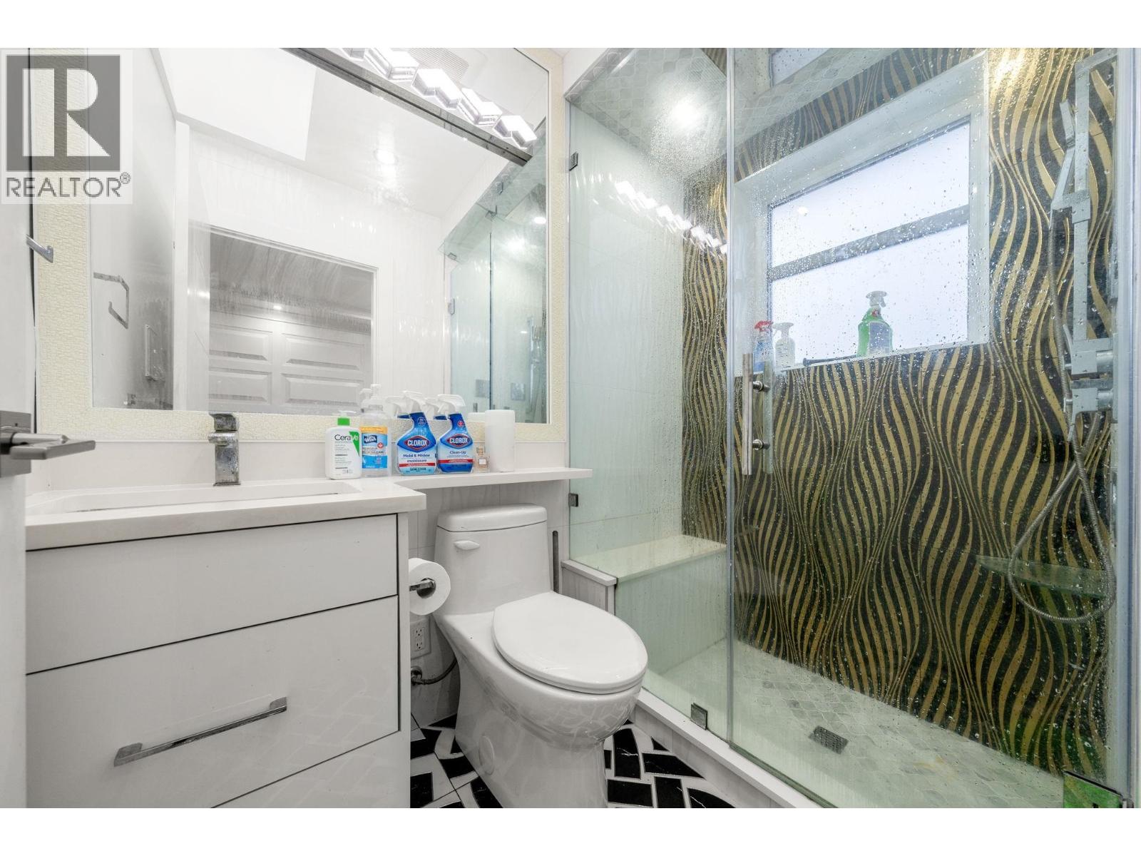 House in Vancouver - Image 22