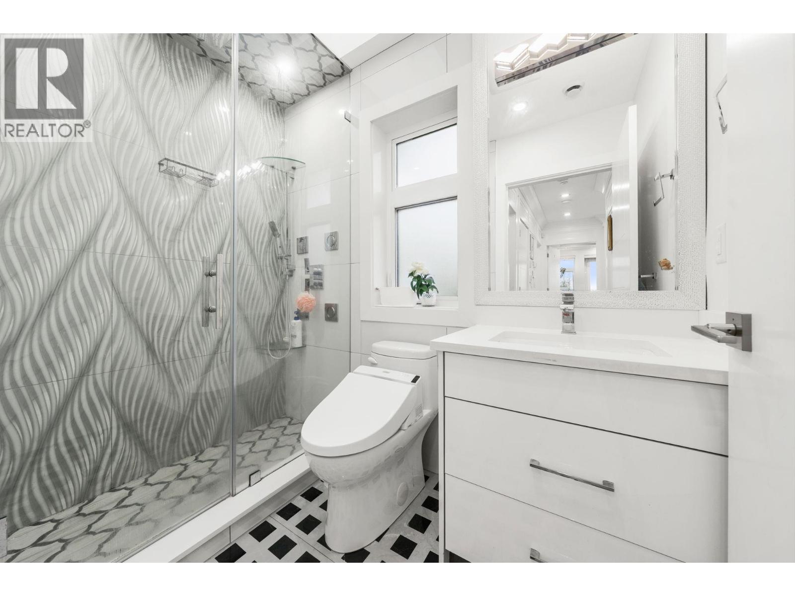 House in Vancouver - Image 23