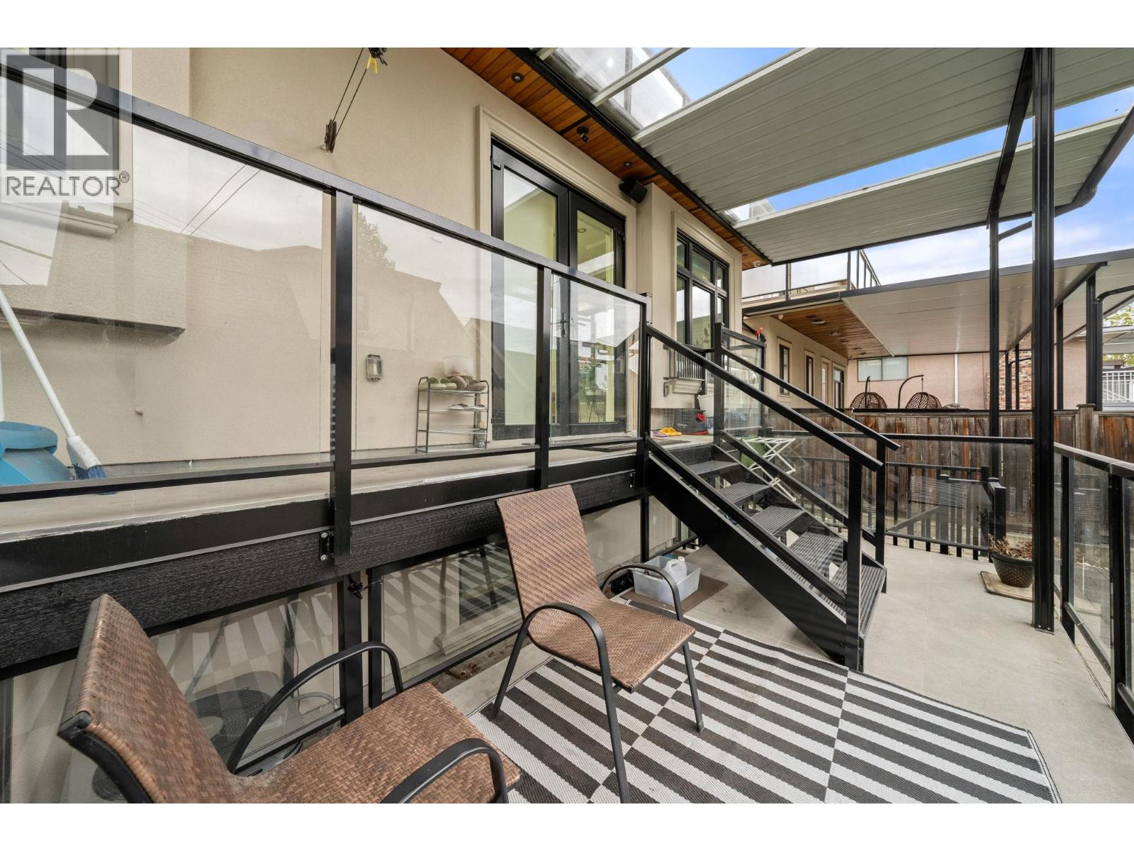 House in Vancouver - Image 11