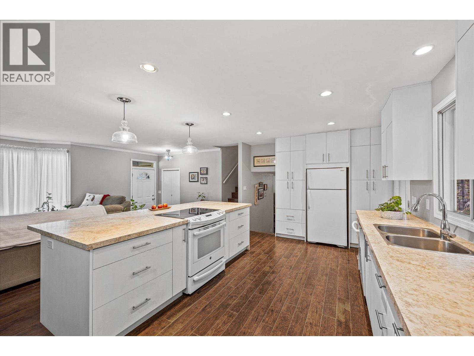  1363 Ponderosa Road, West Kelowna