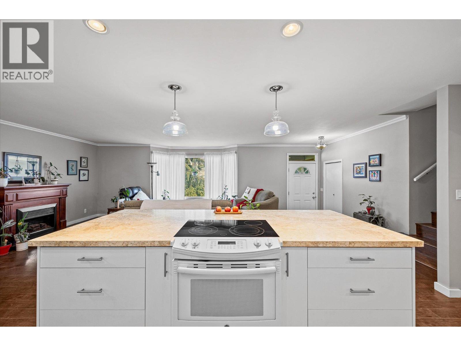  1363 Ponderosa Road, West Kelowna