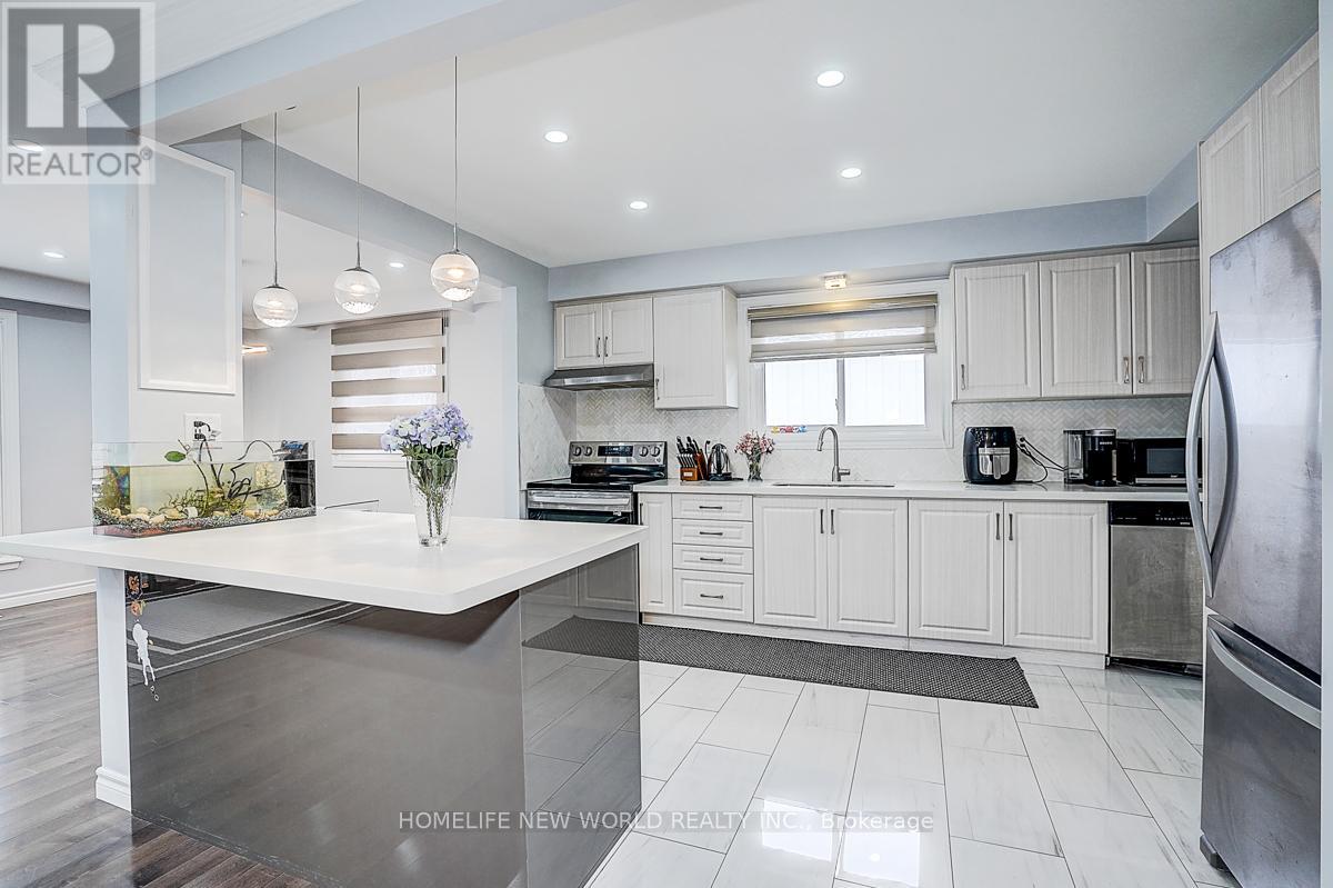 47 MANORGLEN CRESCENT — photo 16