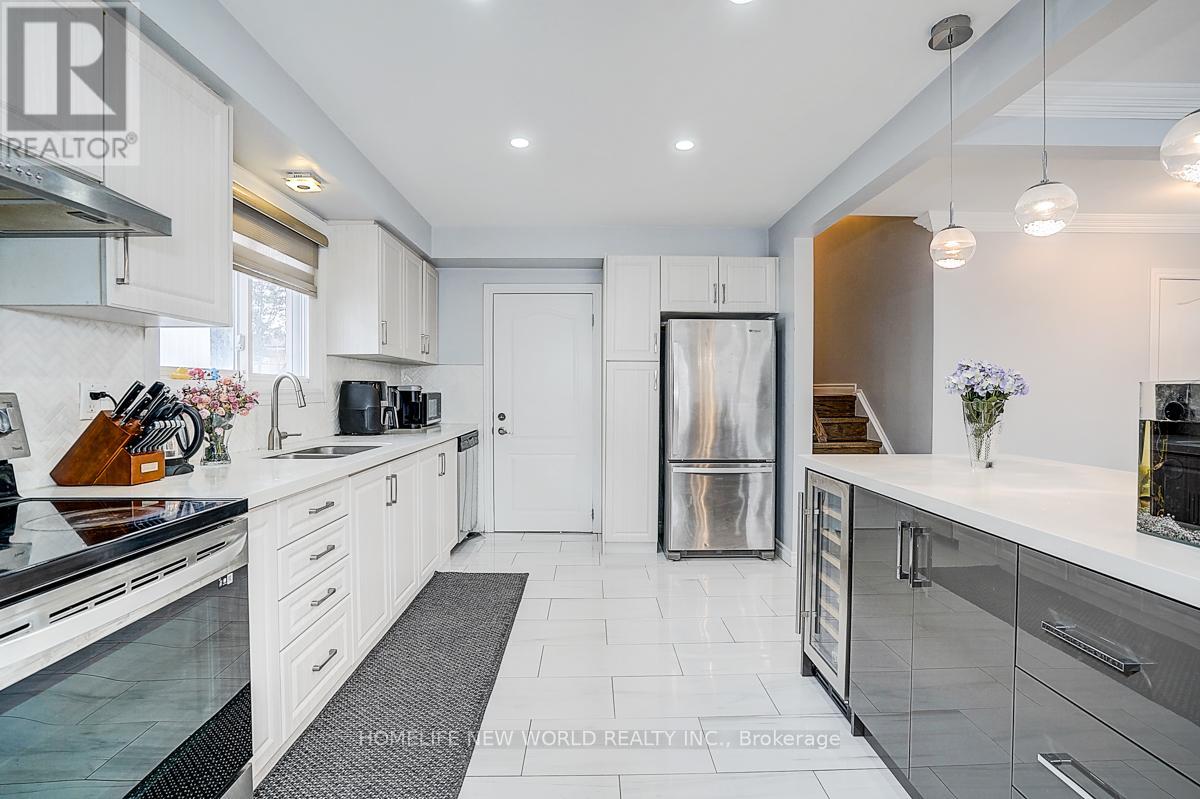 47 MANORGLEN CRESCENT — photo 18