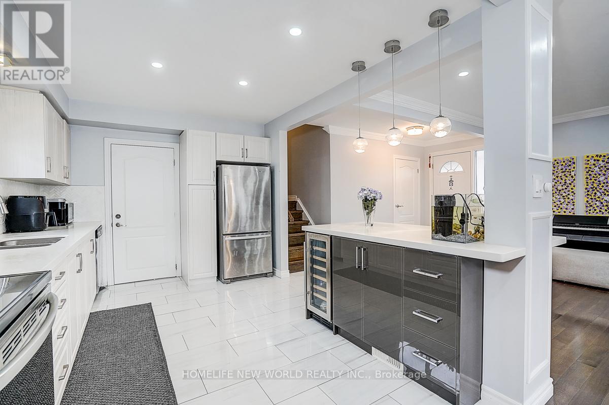 47 MANORGLEN CRESCENT — photo 19