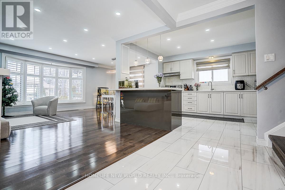 47 MANORGLEN CRESCENT — photo 8