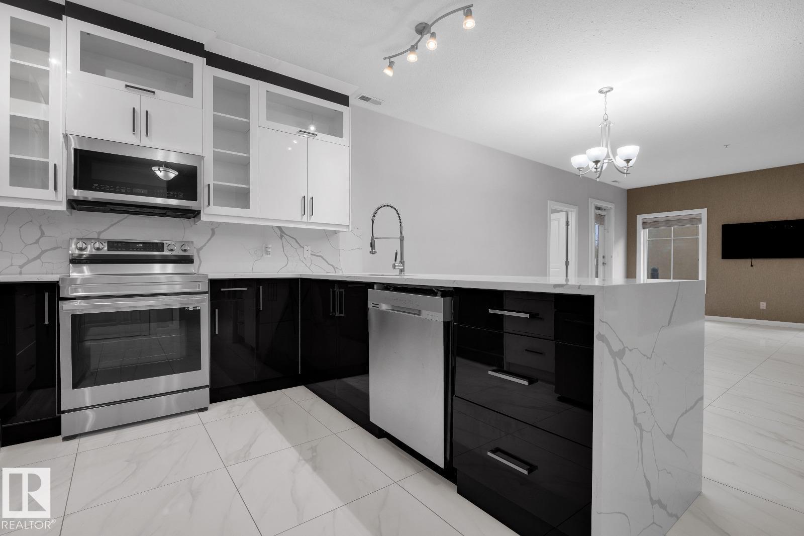 #105 160 Magrath NW NW NW, Edmonton