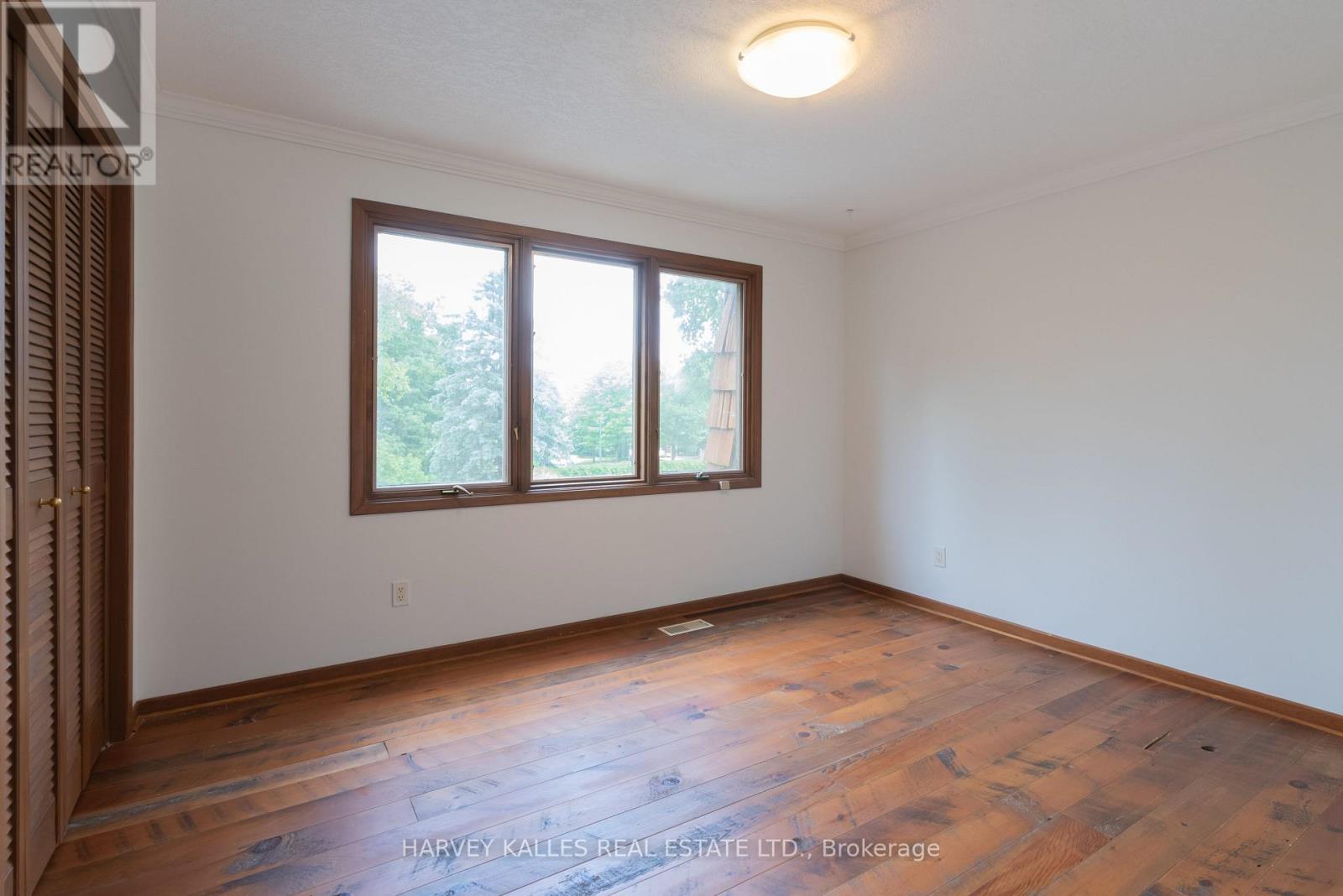 23 ROYAL OAK DRIVE - 21