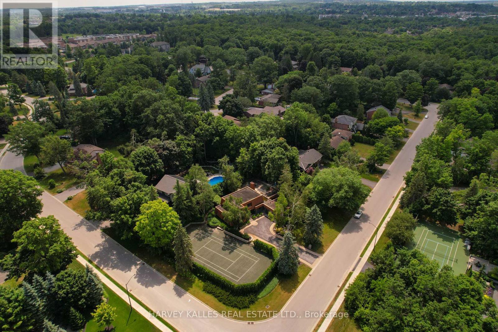 23 ROYAL OAK DRIVE - 6
