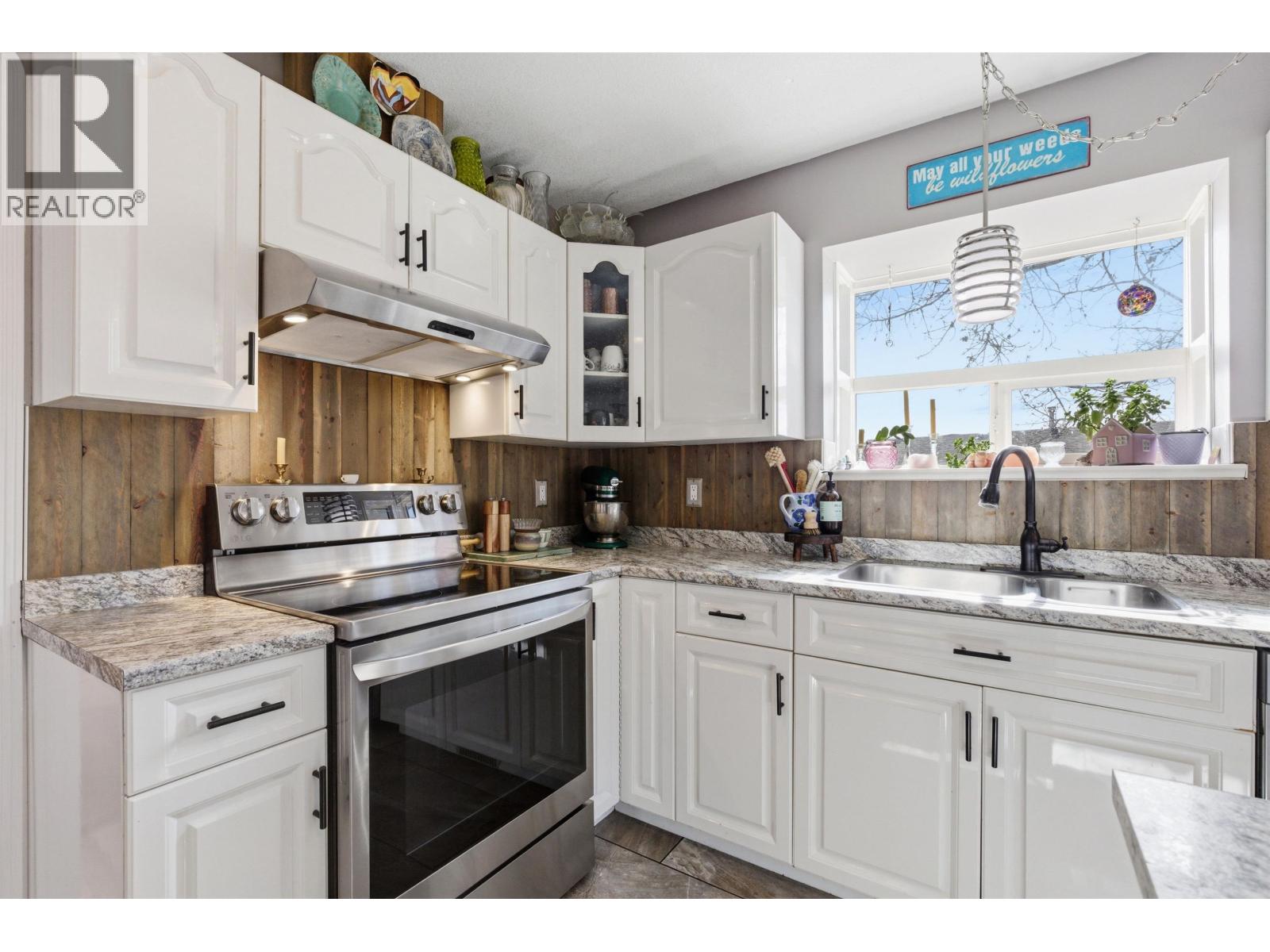 159 WESTRIDGE DRIVE - Image 3