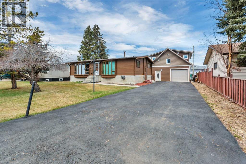 5228 50B Avenue, Sylvan Lake