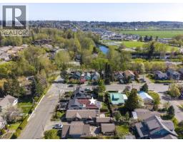 Entrance - B 226 1st St, Courtenay, BC V9N1A6 Photo 9