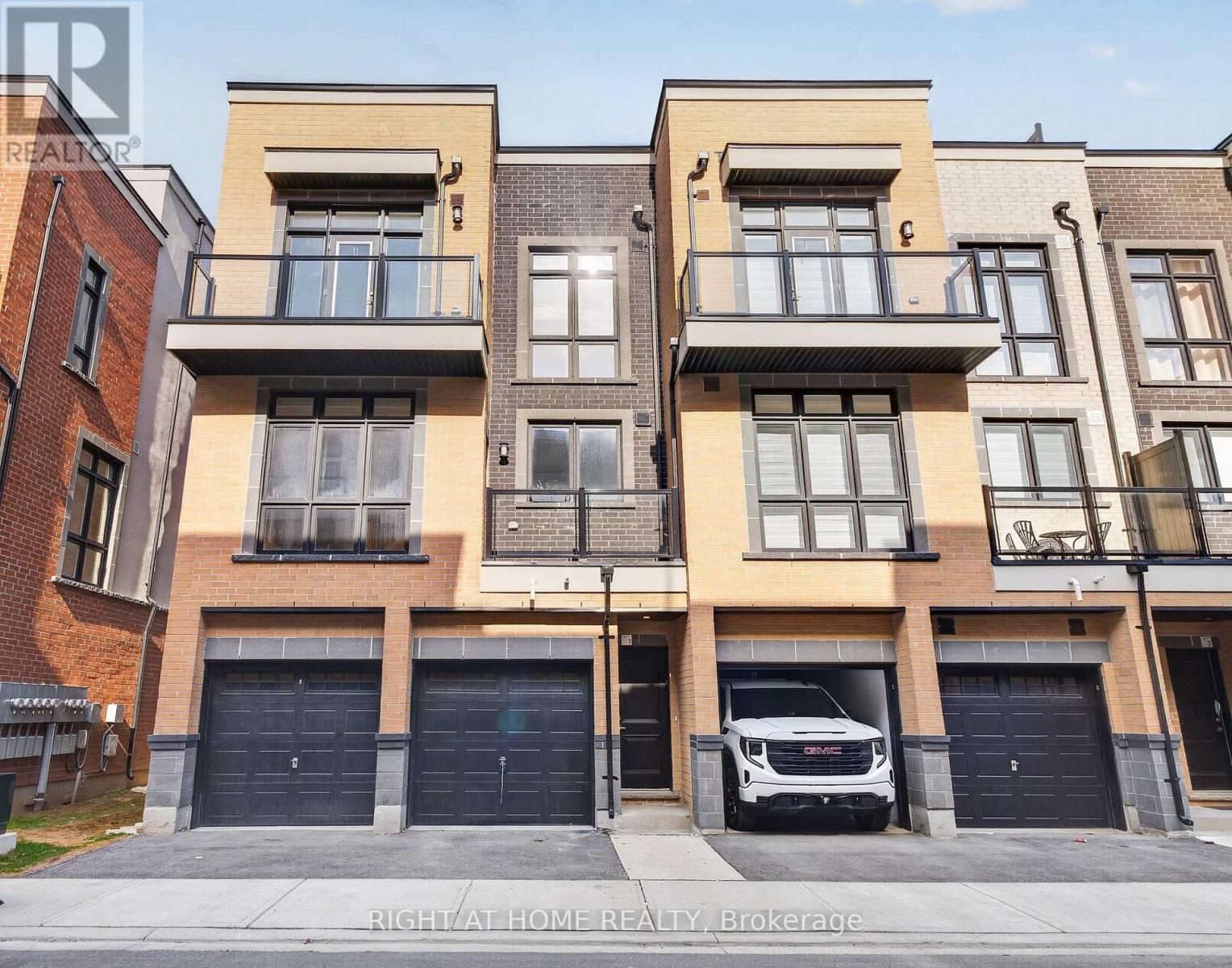 #1 12860 YONGE STREET - 2