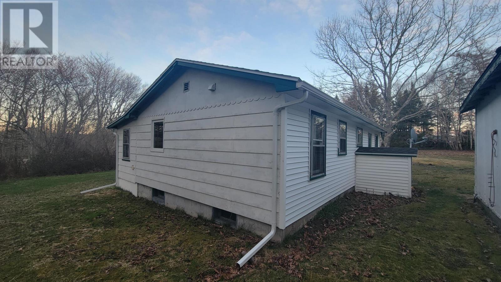 Property 14 of 16 of 1685 Lake George Road