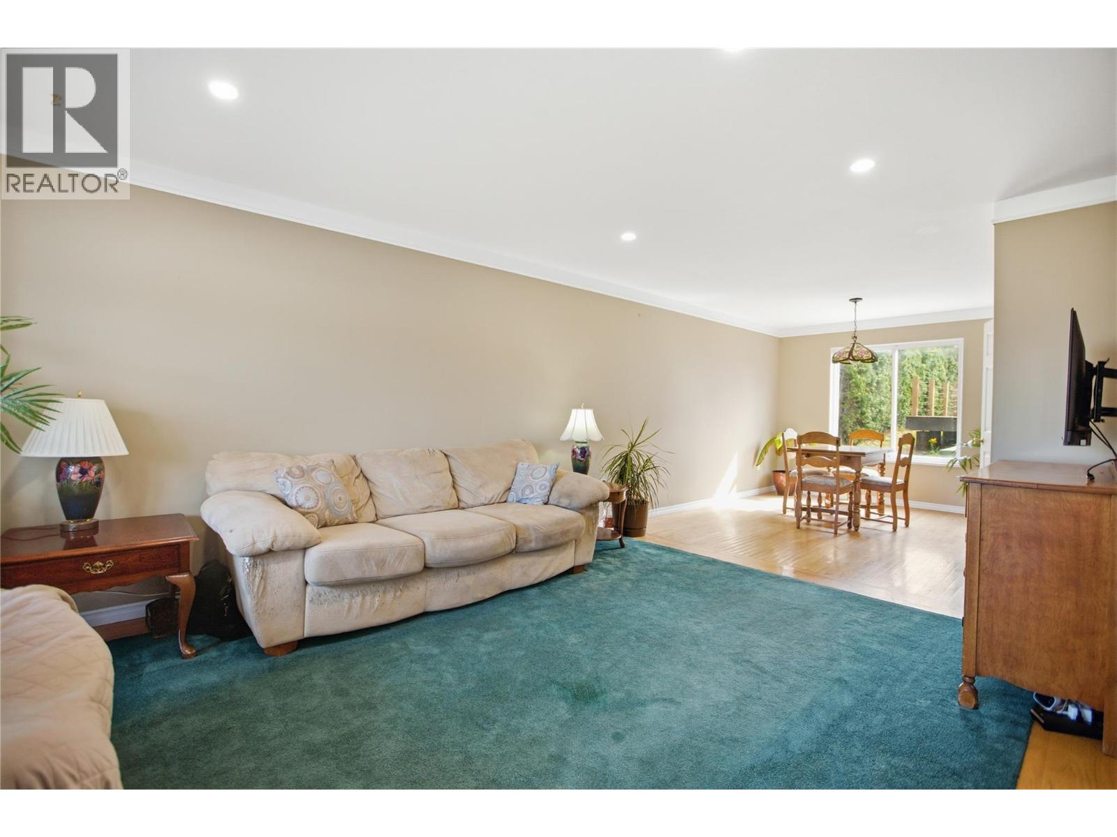 2890 SCOTT Place - 6