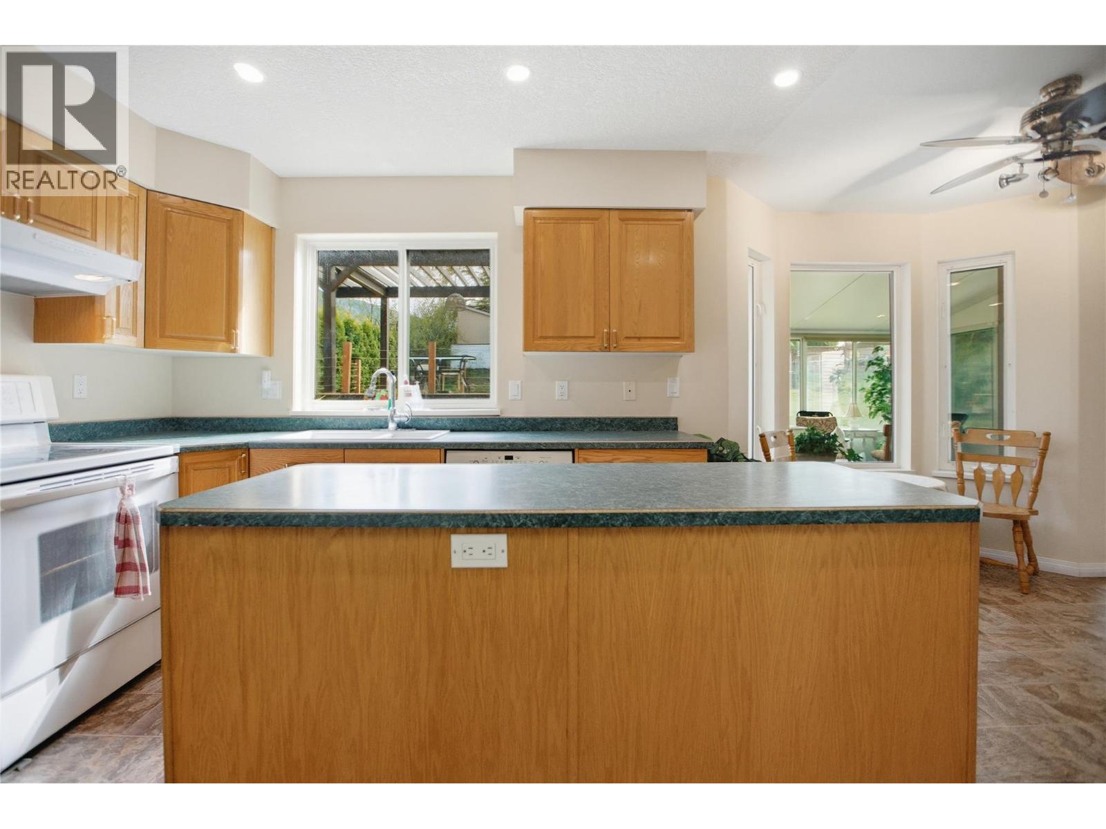 2890 SCOTT Place - 13