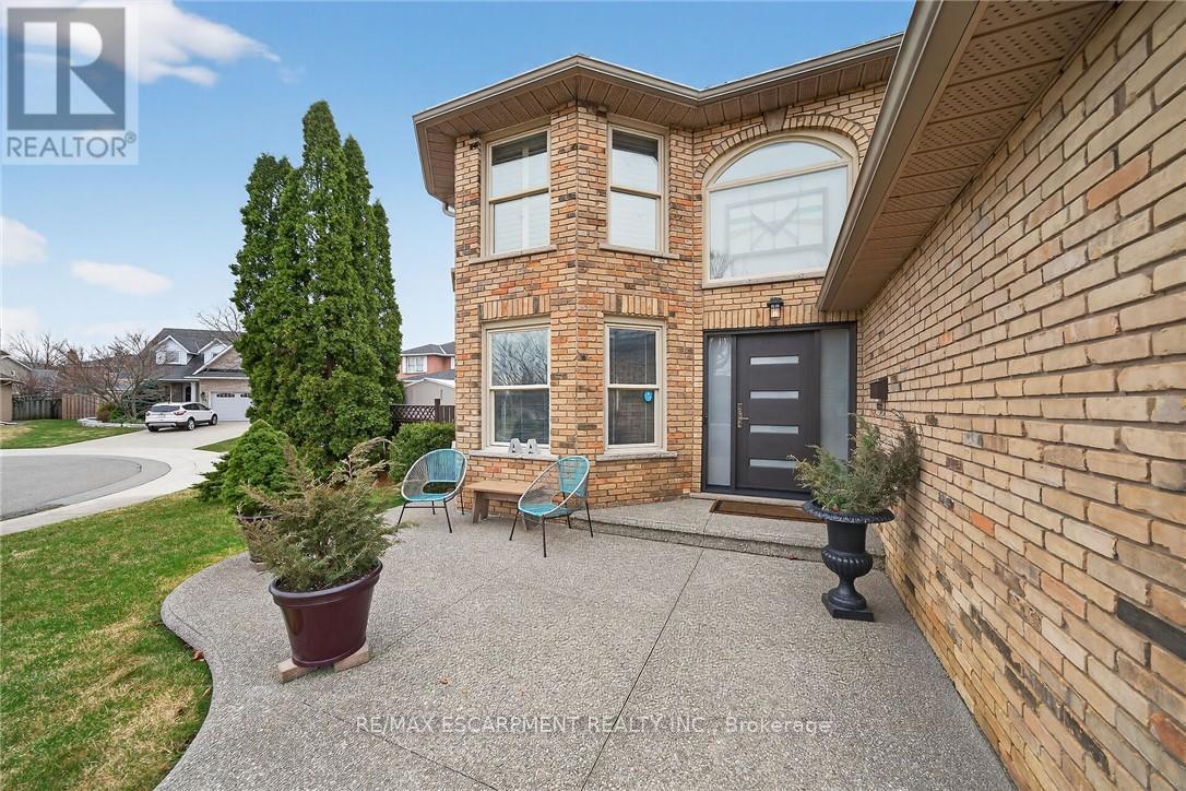 6 REGAL DRIVE - 4
