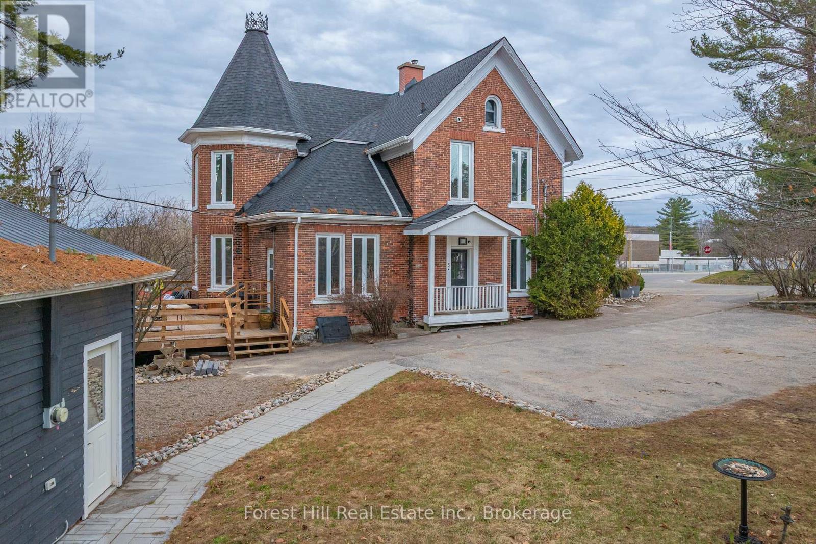 5 LORNE STREET N - 47