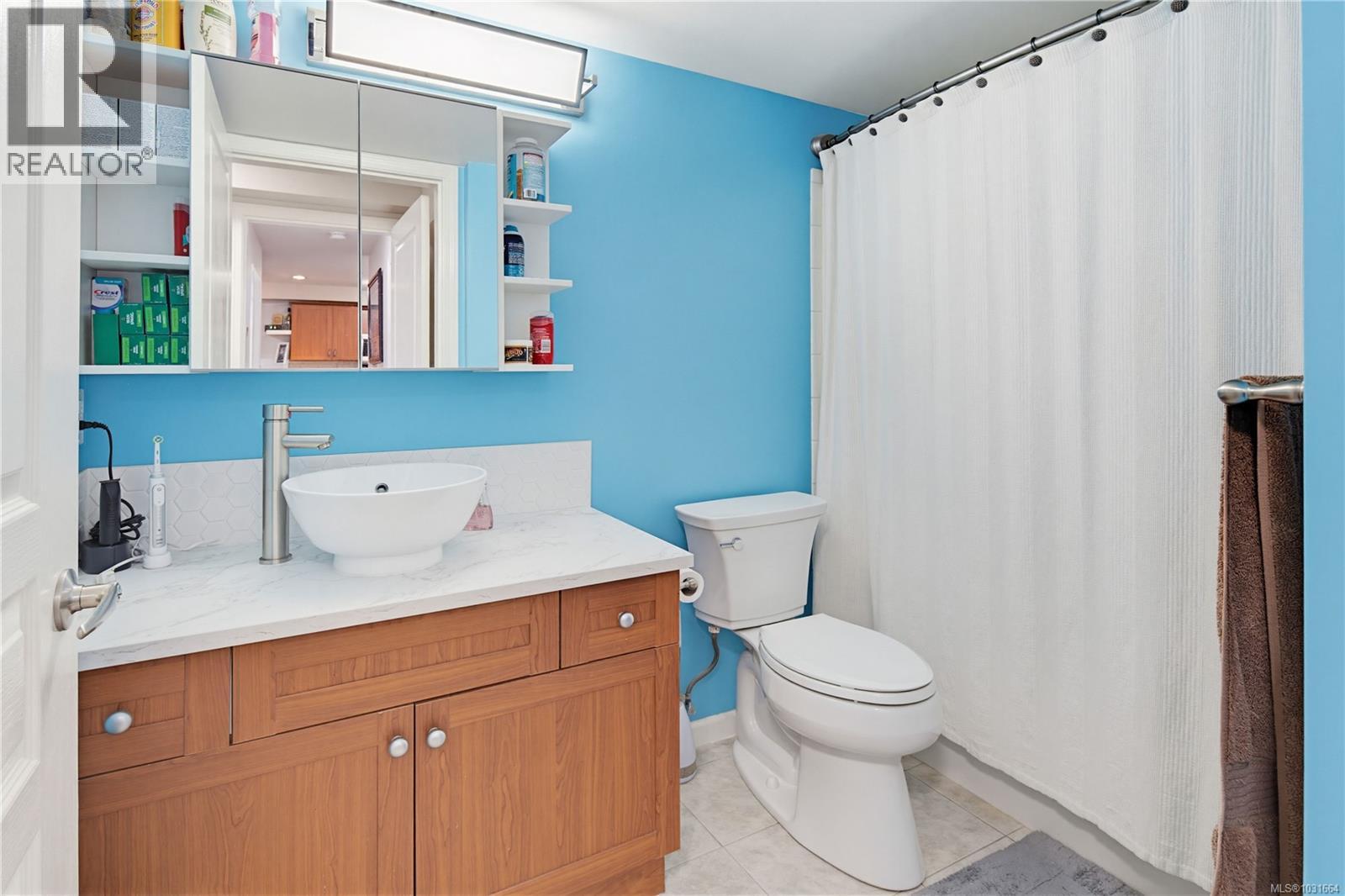 #205 663 Goldstream Ave - 19