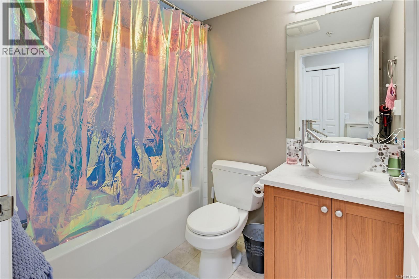 #205 663 Goldstream Ave - 21