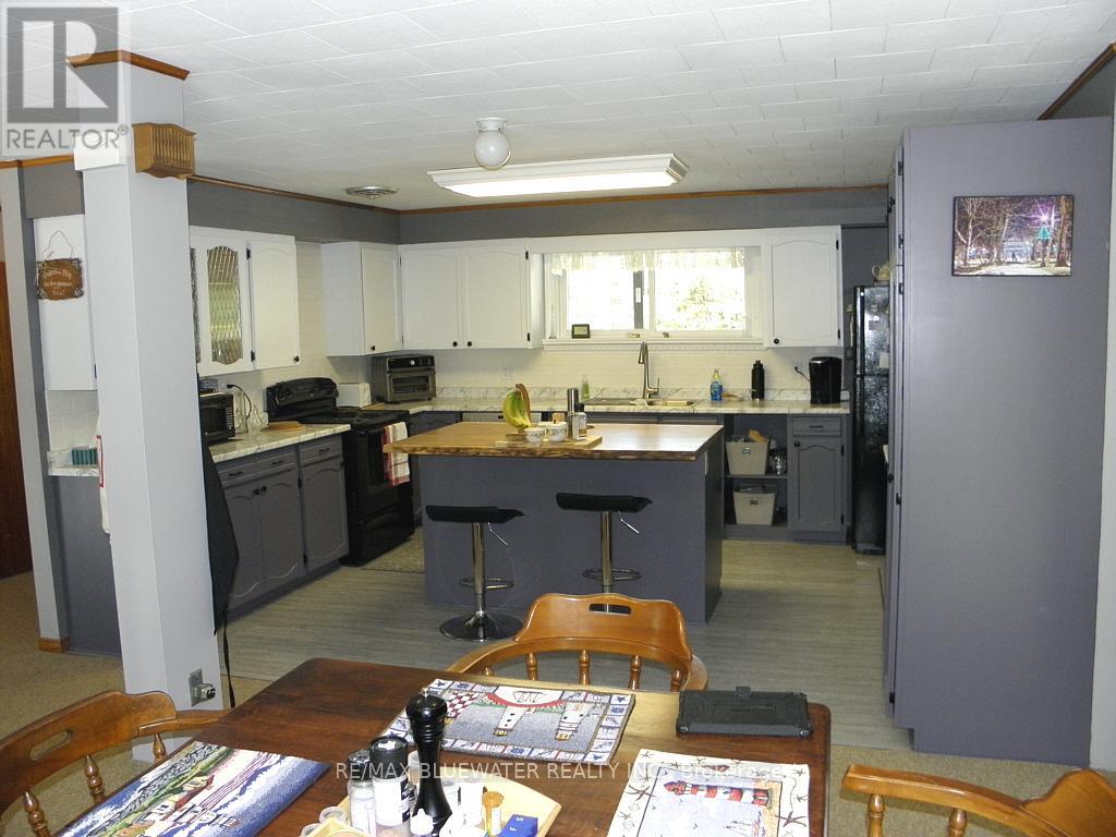 6386 VICTORIA AVENUE — photo 24