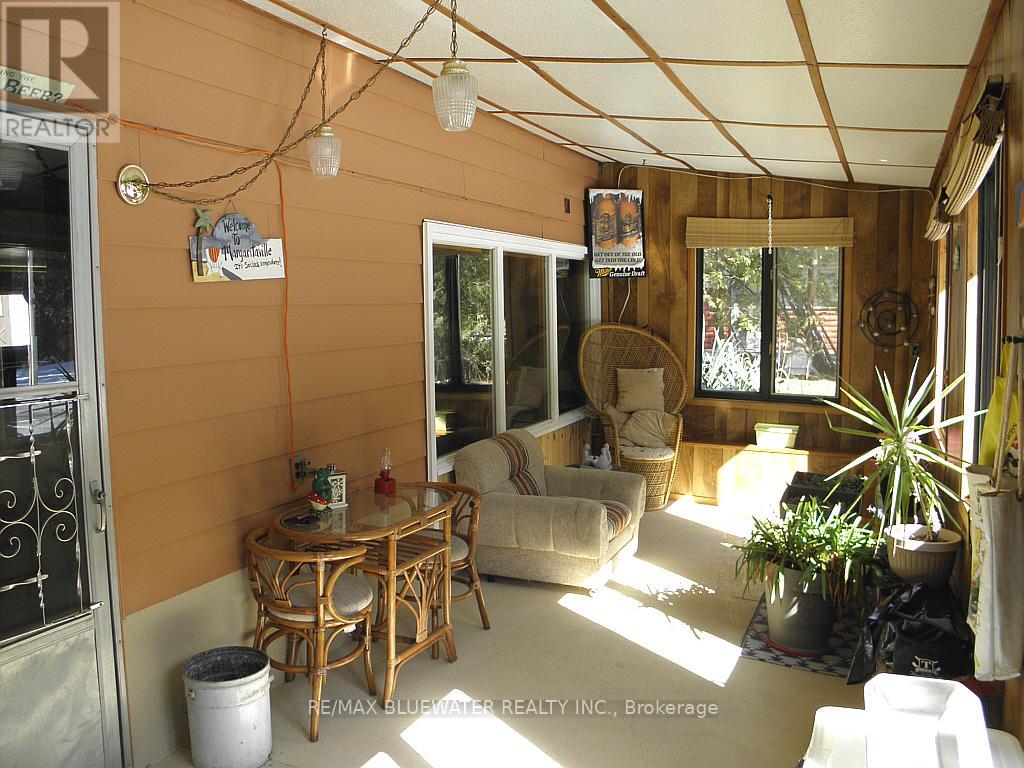 6386 VICTORIA AVENUE — photo 43