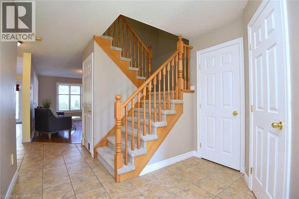 72 ETHERINGTON Crescent - 2