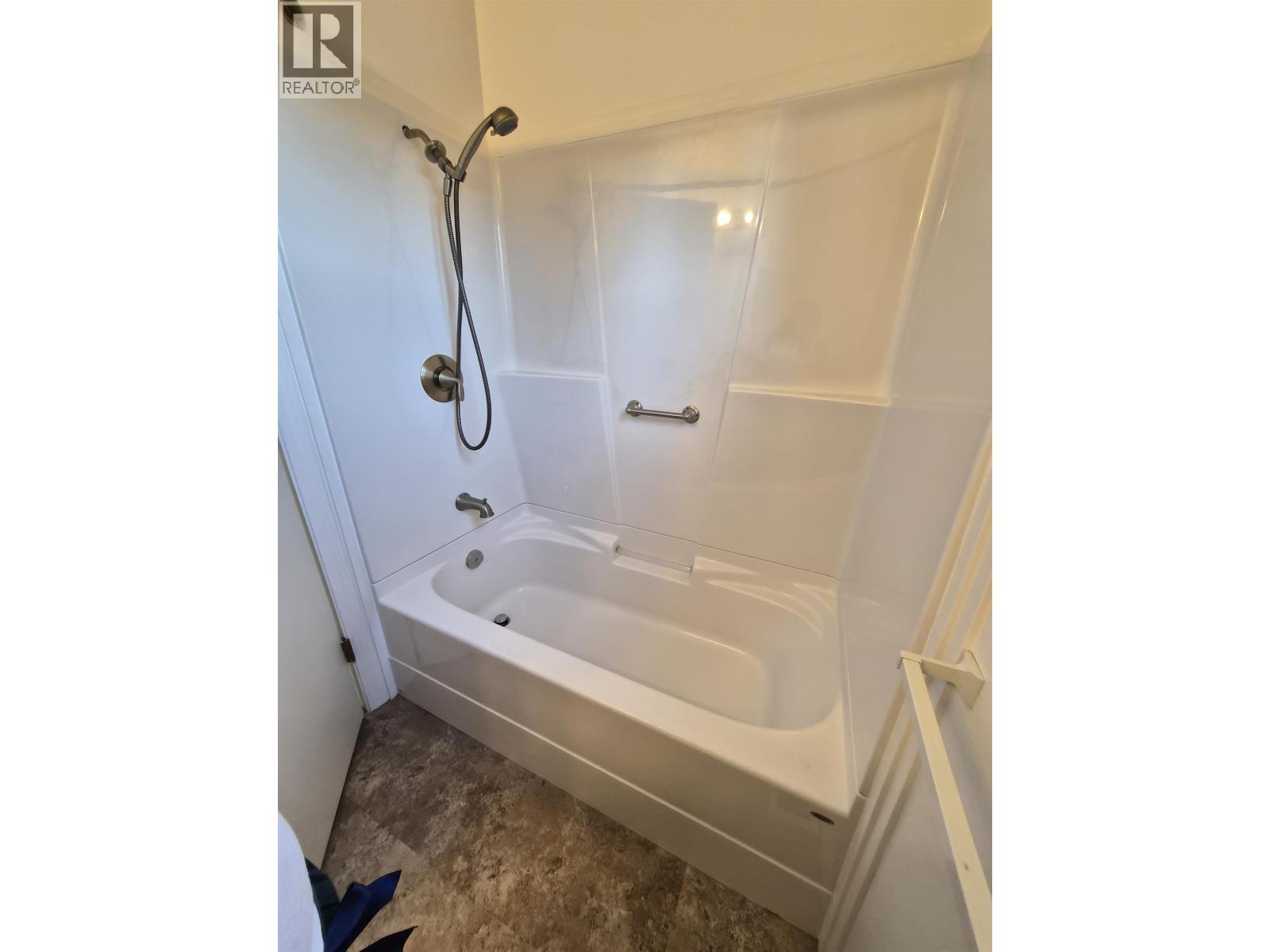 Photo 9 of 13 — 1351 JARVIS STREET · Prince George, BC