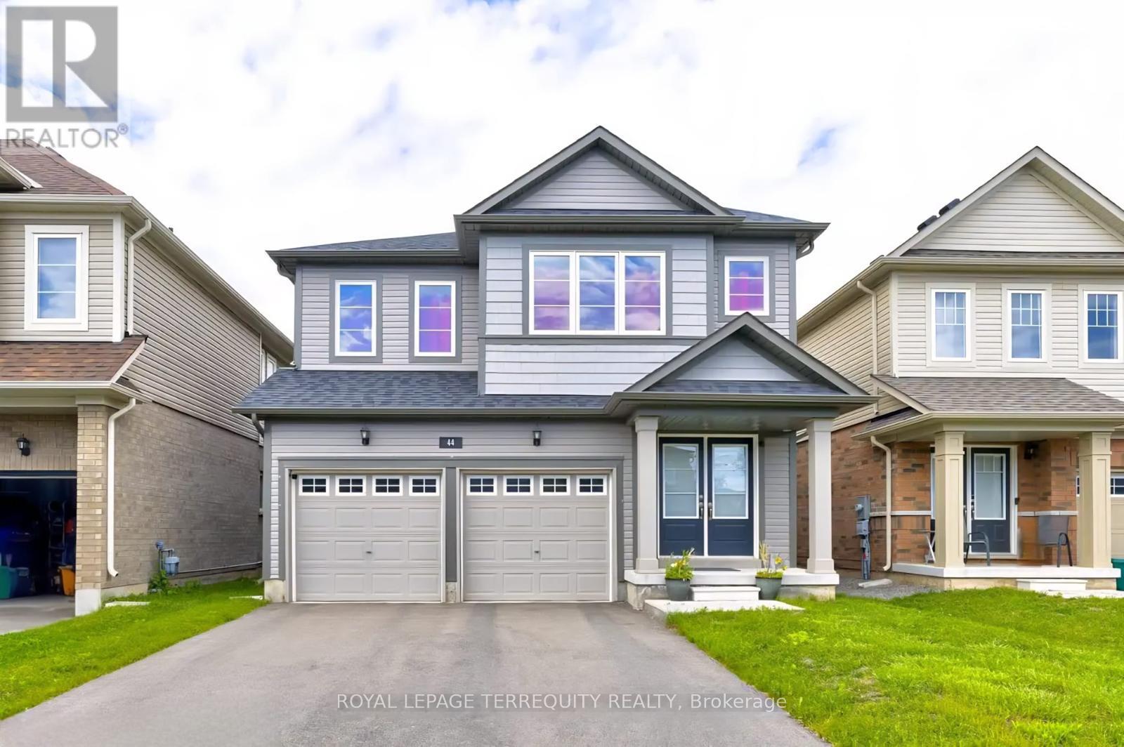44 COTTONWOOD CRESCENT - 1