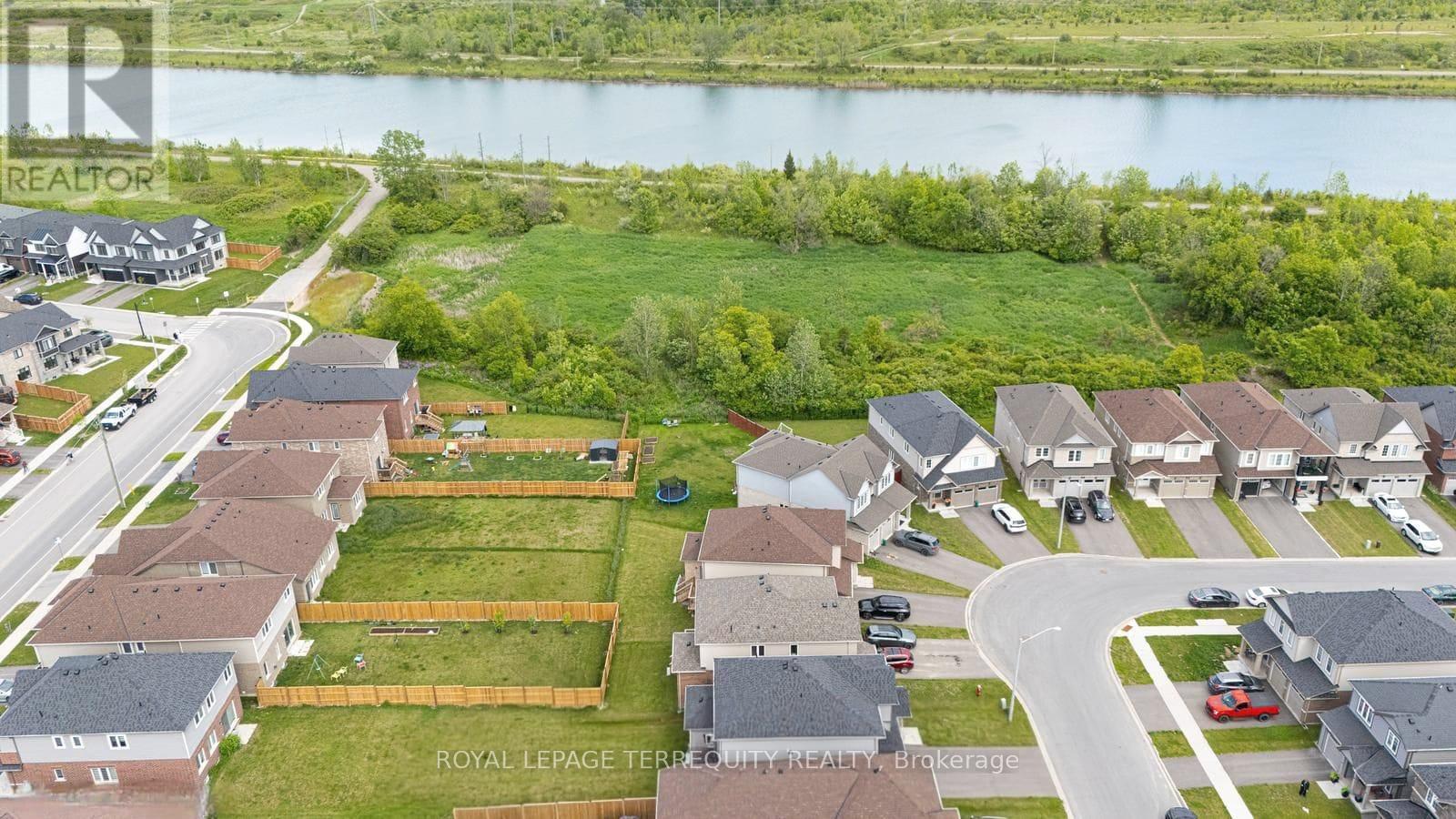 44 COTTONWOOD CRESCENT - 37