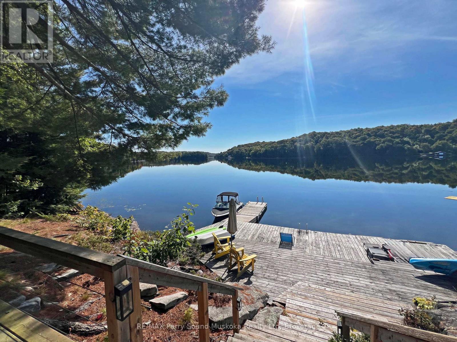 Resort like Lakeside Sundecks