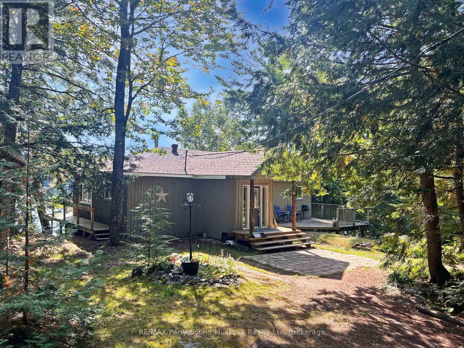 4 Season Cottage nestled amongst the trees