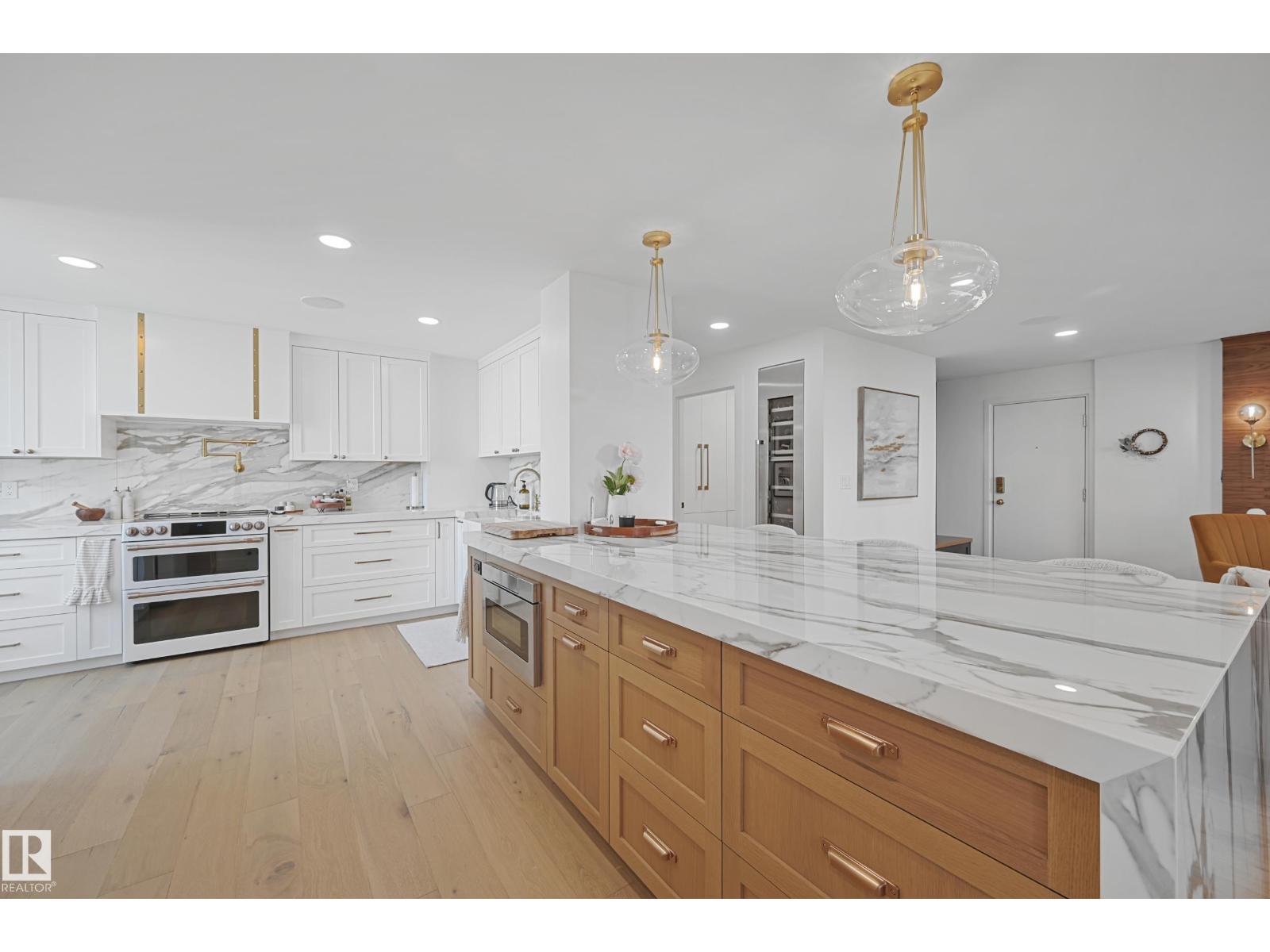 #701 11503 100 AV NW, Edmonton