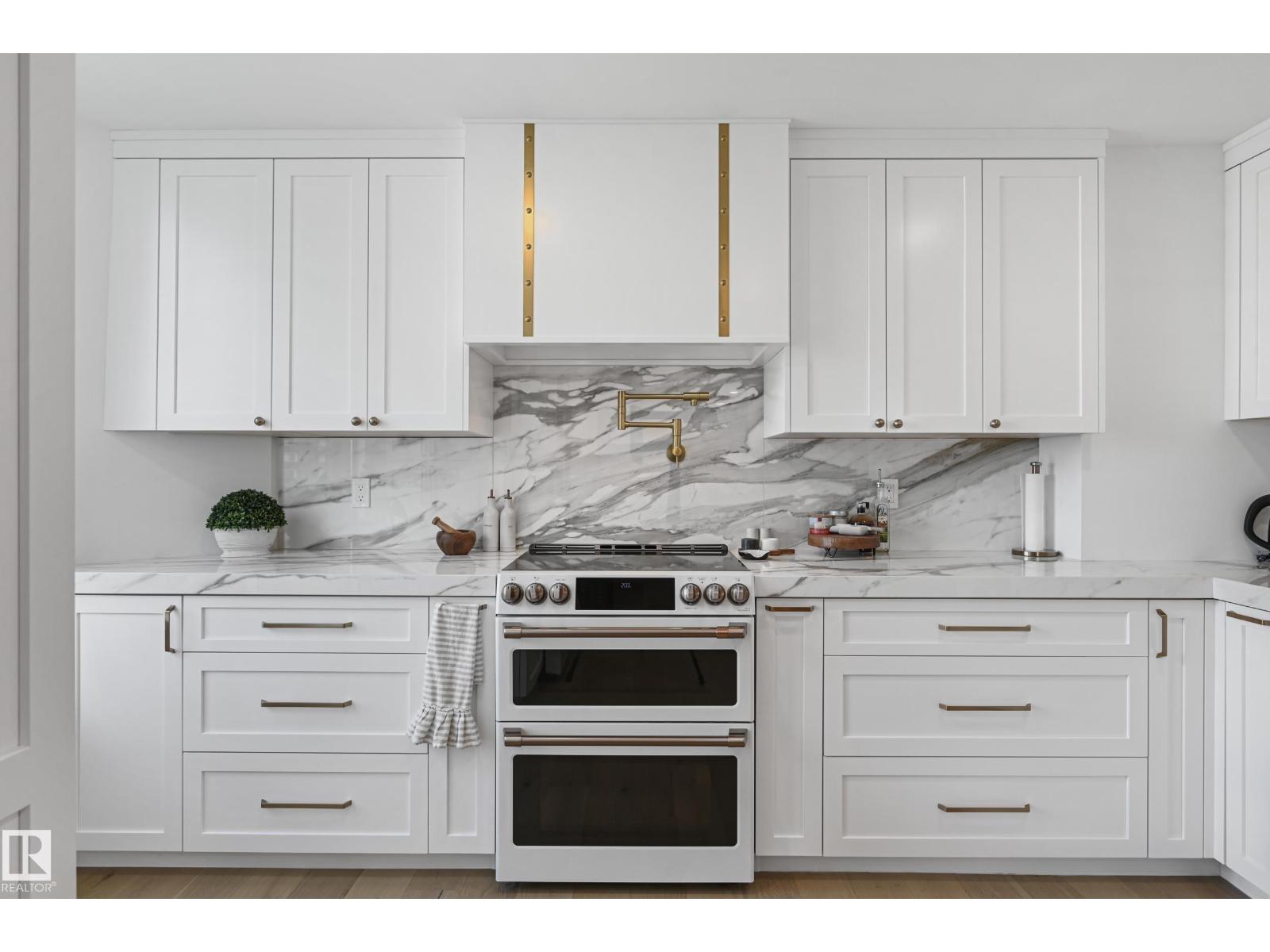 #701 11503 100 AV NW, Edmonton