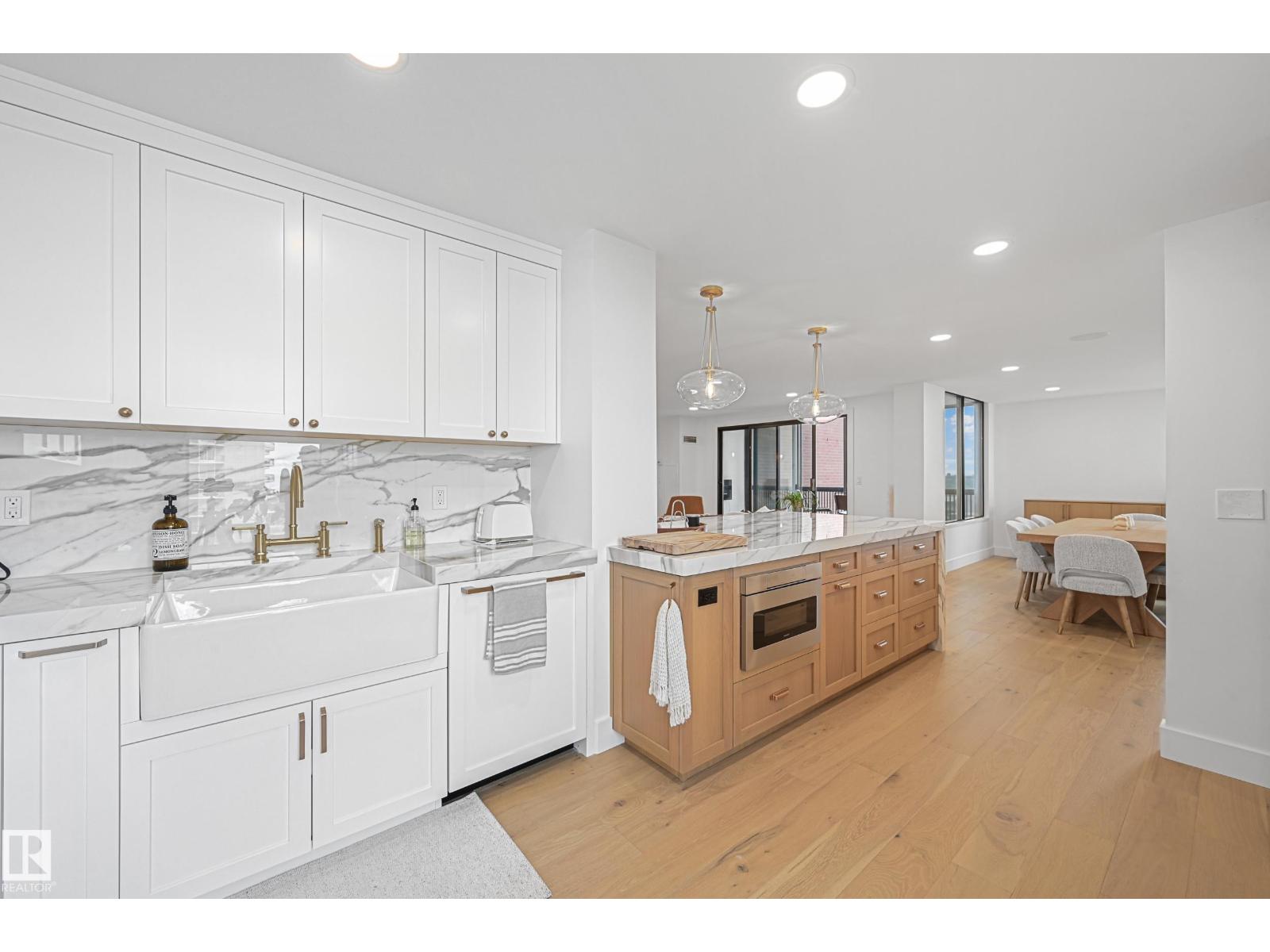 #701 11503 100 AV NW, Edmonton