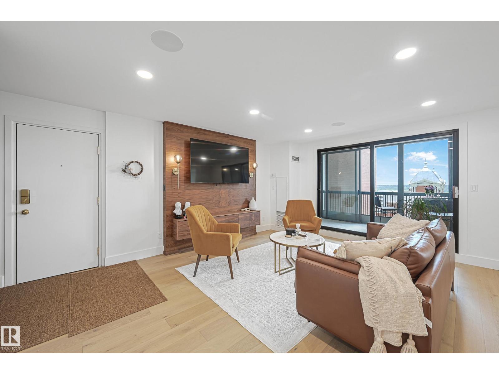 #701 11503 100 AV NW, Edmonton