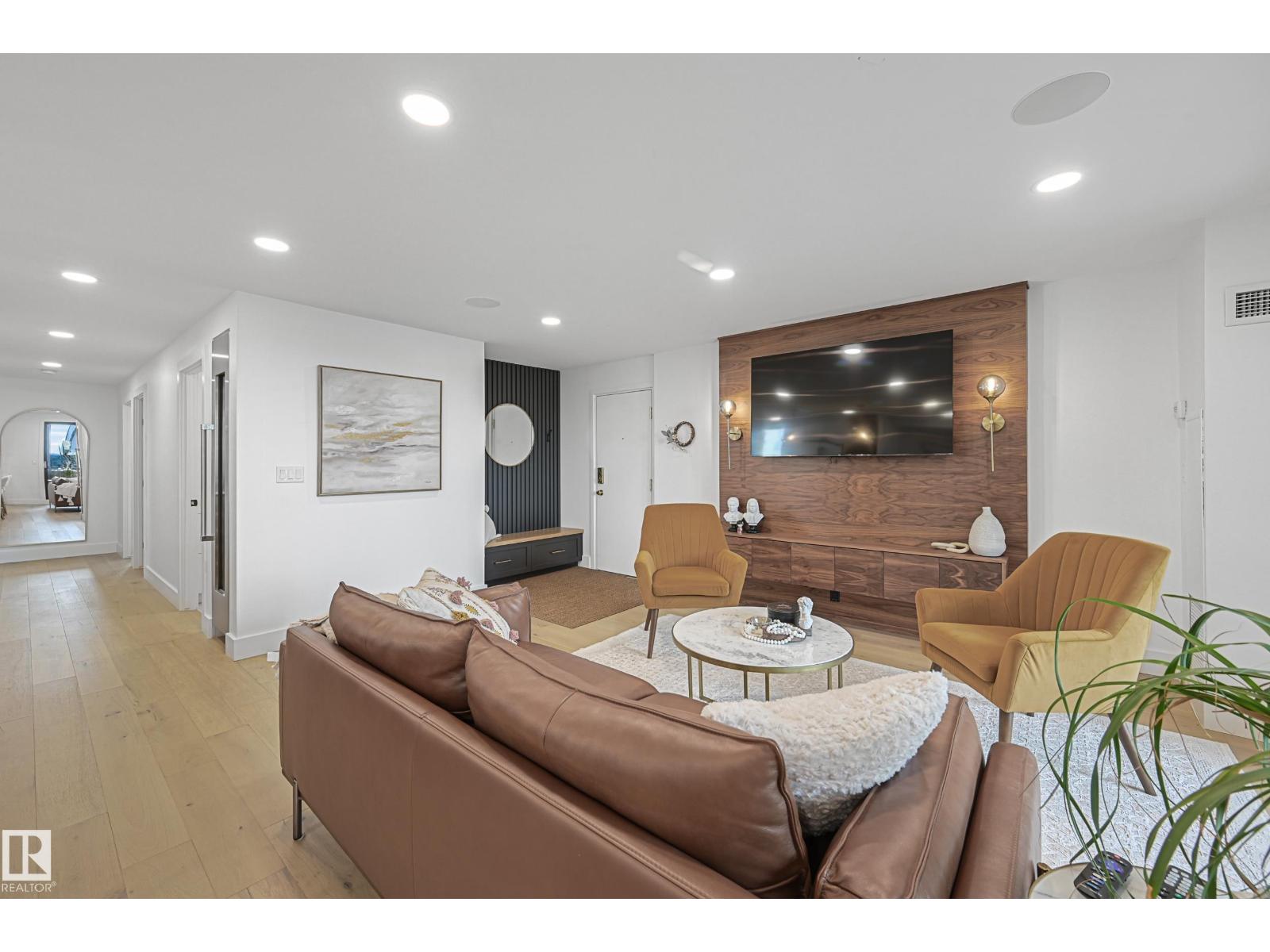 #701 11503 100 AV NW, Edmonton