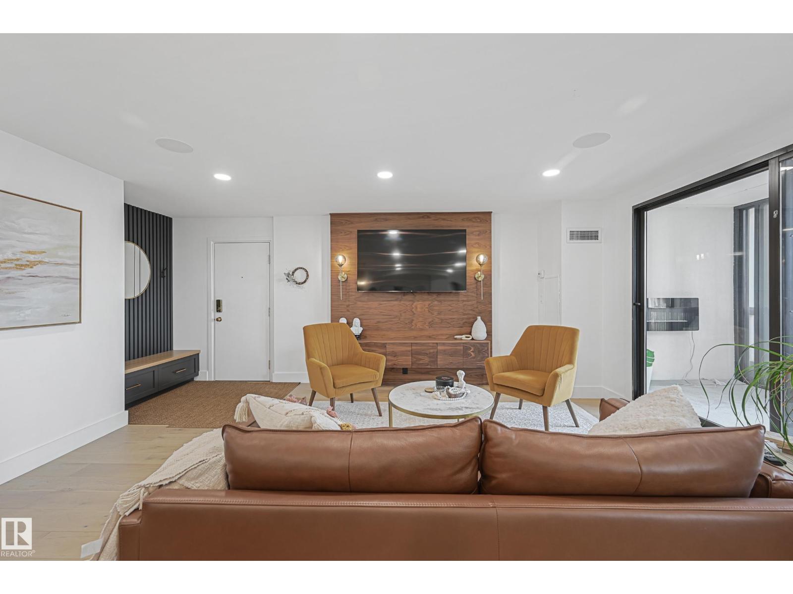 #701 11503 100 AV NW, Edmonton