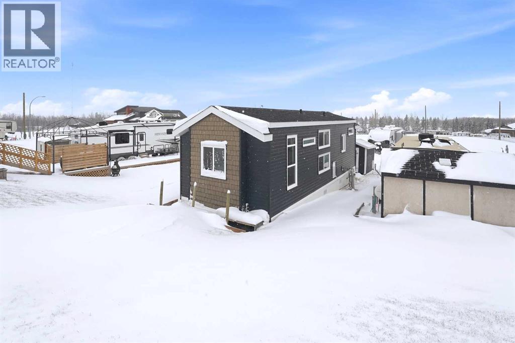 25054 South Pine Lake Road, Rural Red Deer County