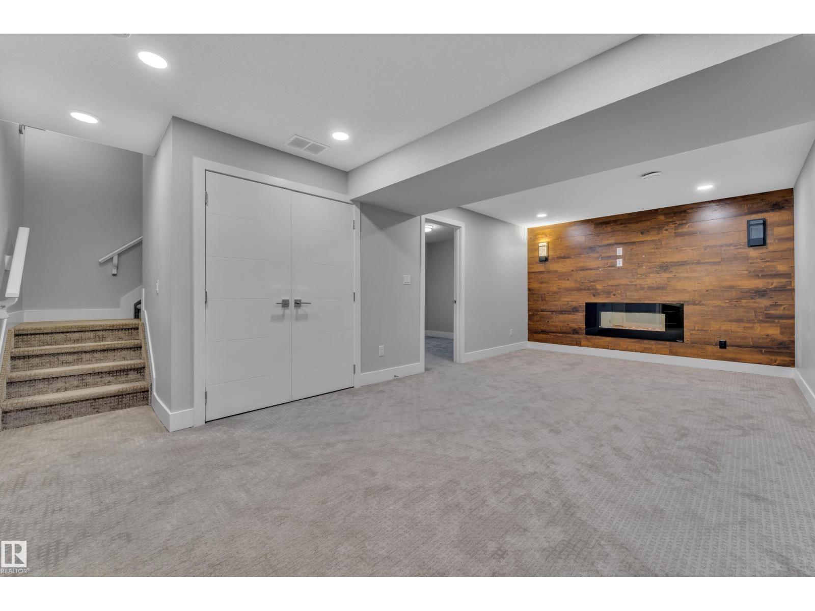 718 177 ST SW, Edmonton