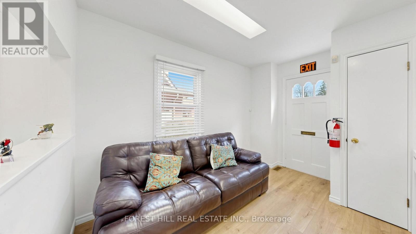 168 SHEPPARD AVENUE W — photo 5
